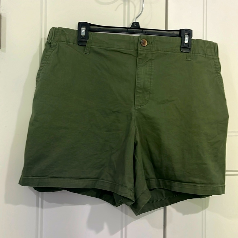 Women’s XL Old Navy chinos with elastic waistband.